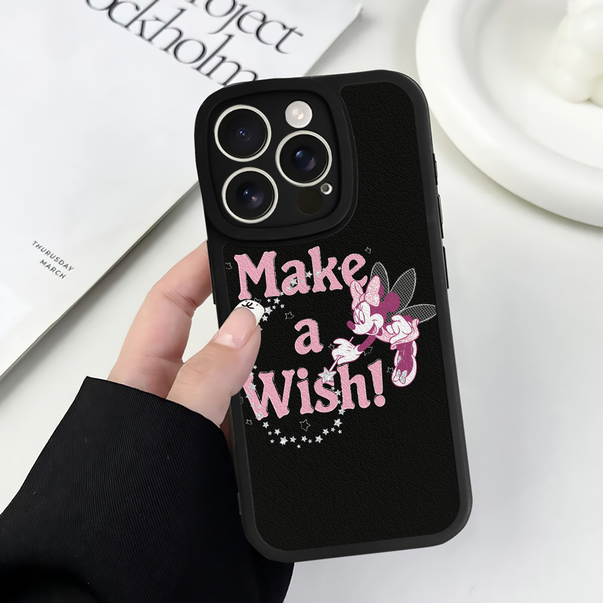 （画像用） ミッキーマウス Mickey Mouse 【iPhone 16シリーズ対応】シリコンスマホケース（レザー調） 材質：シリコン